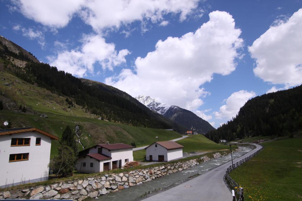 Landhaus Tschafein Galtuer Luaran gambar